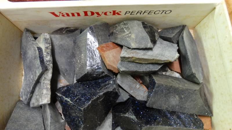 lot 17647 image: Assorted rocks.