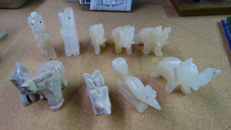 lot 17657 image: Lot of Onyx animals.