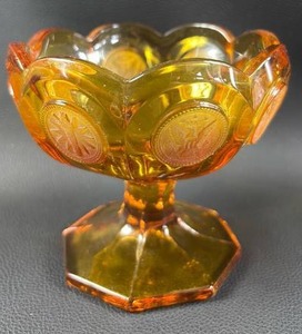 lot 25 image: Fostoria Amber Glass Pedestal Compote Bowl