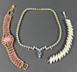 lot 44 image: Vintage Rhinestone and Faux Pearl Jewelry