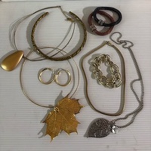 lot 59 image: Metals Variety Jewelry Lot