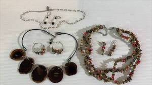 lot 60 image: Natures Bounty Earth Tone Jewelry Bundle