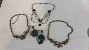 lot 61 image: Romantic Victorian Style Necklaces and Pendants
