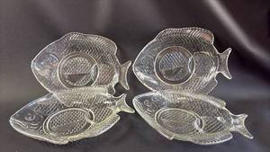 lot 68 image: Clear Glass Fish-Shaped Luncheon Plates Set of 4