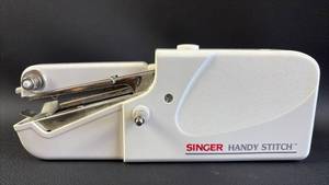 lot 79 image: Singer Handy Stitch Works Good