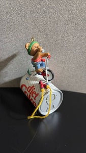 lot 251 image: Christmas Trimmin 1992 Enesco Diet Coke Coca Cola Ornament