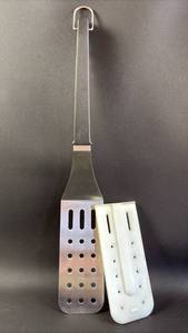 lot 320 image: Pampered Chef Stainless Steel BBQ 19 Inch Grilling Spatula