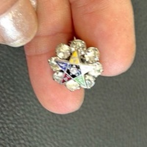 lot 327 image: Vintage Masonic Order of the Eastern Star Rhinestone Pin