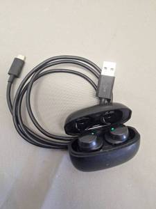 lot 134 image: SoundPro Bluetooth Earbuds with Charging Case - Work GREAT