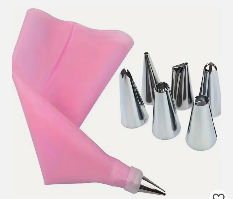 lot 3045 image: Cake Decoration Tips Set - Retail $0