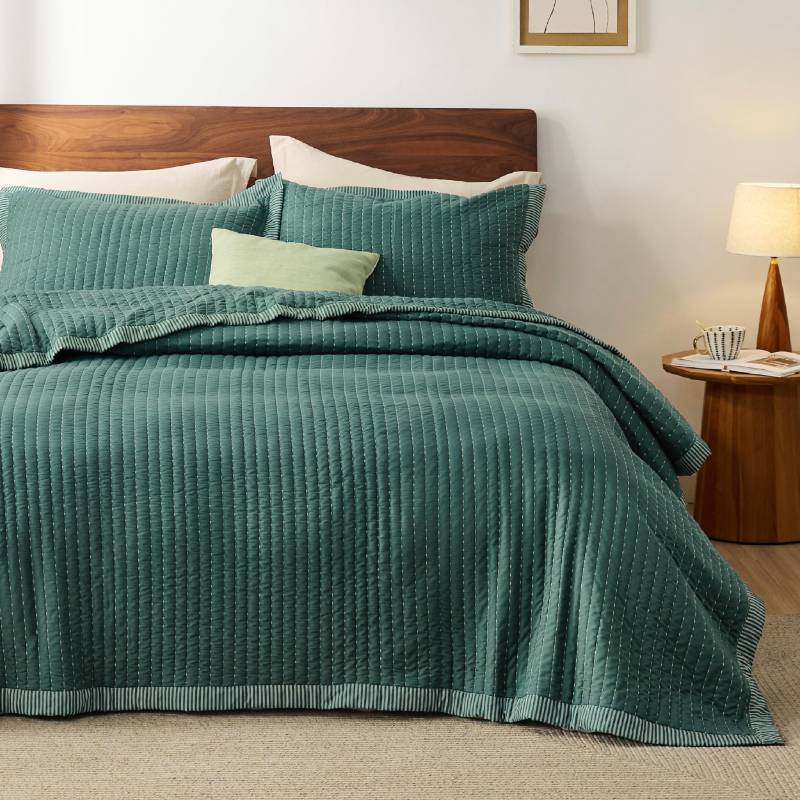 lot 45738 image: Bedsure Dark Green Quilts King Size - King Quilt Bedding Set Bedspread Coverlet, Lightweight Corduroy Pattern Bedspread, 3-Piece Set with 106x96 Coverlet & 2 Pillow Shams, All-Season Soft Microfiber - Retail $77