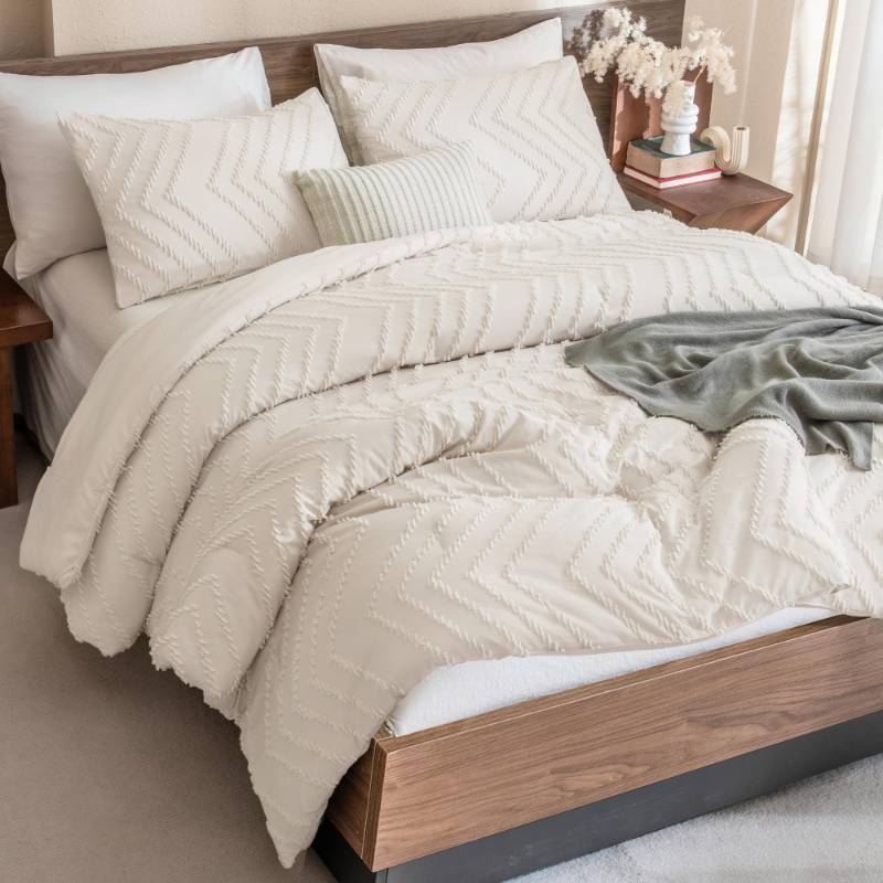 lot 45735 image: Oversized King Comforter Set 120x98 Beige, Boho Oversize King Cream Soft Warm Tufted Neutral Bedding Comforter Sets, 3 Pieces Aesthetic Chevron Farmhouse Cute Bohemian Textured Bedding Set - Retail $86