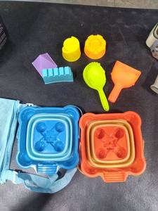 lot 8825 image: Kids Sand Castle Building Kit 8pcs