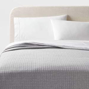 lot 8835 image: King Jersey Quilt Heather Gray - Threshold Knitted Coverlet, Check Jacquard Pattern, Machine Washable - Retail $99