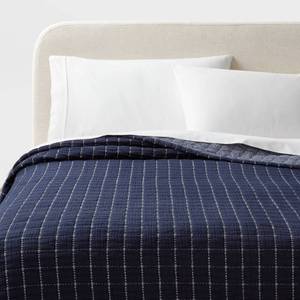 lot 8852 image: King Yarn Dye Crinkle Grid Quilt Navy BlueIvory - Threshold Percale, Machine Washable - Retail $99