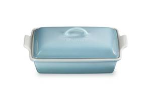 lot 20106 image: Le Creuset Stoneware Heritage Covered Rectangular Casserole, 4 qt. (12 x 9), Sea Salt lid is good