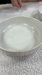 lot 16025 image: Temp-tations White Ceramic Bowls Set of 2