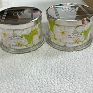 lot 16028 image: HomeWorx by Slatkin  Co. S2 18oz Pear Blossom Candles
