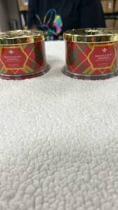 lot 16031 image: HomeWorx by Slatkin  Co. S2 18oz Mistletoe Wishes