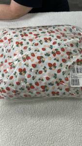 lot 16037 image: Home Reflections Double Brushed Sheet Set w Extra Cases - King Size