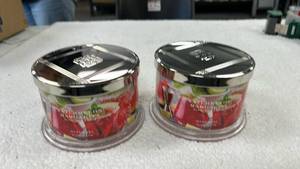 lot 16050 image: HomeWorx by Slatkin  Co. S2 18oz - Watermelon Margarita Candles