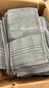 lot 11018 image: Home Reflections 100% Cotton Solid & Texture 12-pc Towel Set