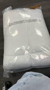 lot 11020 image: Home Reflections Memory Foam & Fiber Topper - Twin