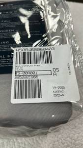 lot 10039 image: Berkshire Comfort Knit 4-Piece Sheet Set - King Size