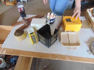 lot 3976 image: Kitchen Scales - Napkin Holder and Decor