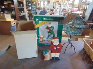lot 3993 image: Xmas Paper Towel Holder NIB and More