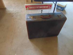 lot 3999 image: Hardsided Luggage -