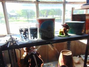 lot 4274 image: Contents of Shelves - Tin