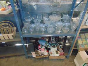 lot 4275 image: Contents of Shelves - 2 - Clear Glass and Coffee Cups