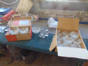 lot 4282 image: Pyrex Bowls and Clear Glass - Salt and Pepper shakers