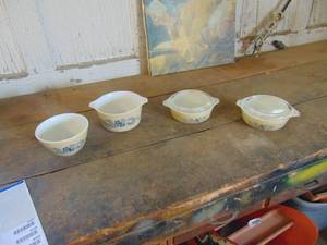 lot 4286 image: Pyrex Set - missing 1 Lid