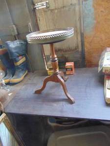 lot 4327 image: Plant Stand