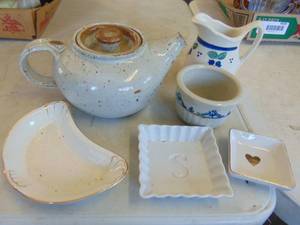 lot 4336 image: Selection of Decor - Teapot - VasesChina and More