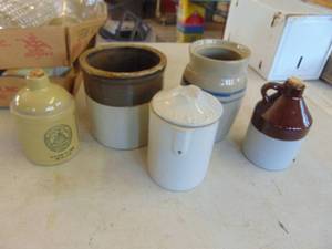 lot 4338 image: Assorted Crock Pieces