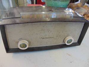 lot 4352 image: Vintage Radio