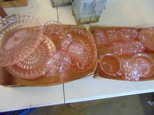 lot 4353 image: Pink Glass Selection