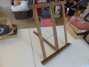 lot 4354 image: Wooden STand - Picture 