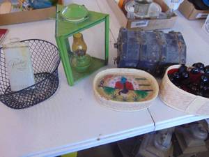 lot 4359 image: Decor Selection - Black Wire Basket - Small