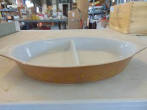 lot 4367 image: Divided Pyrex Casserole