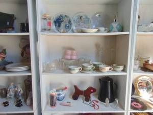 lot 4370 image: Contents of 3 Shelves