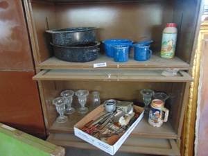lot 4372 image: Contents of 2 Shelves - Grantiteware