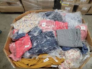 lot 60758 image: Womens Summer Clothing Old Navy - Several Hundred Plus Sizes (X-4X) w tags