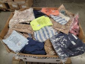 lot 60759 image: Womens Summer Clothing Old Navy - Several Hundred Plus Sizes (X-4X) w tags