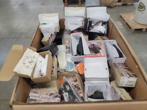 lot 60760 image: WomenMen Shoe Variety Pallet