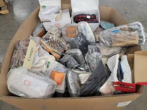 lot 60761 image: WomenMen Shoe Variety Pallet