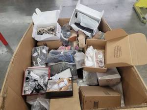 lot 60762 image: WomenMen Shoe Variety Pallet